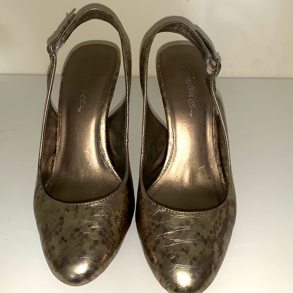 Heels - Picture 3 of 3